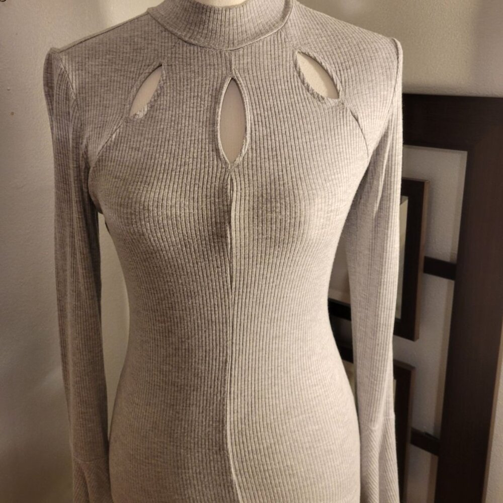 Candie’s Lightweight Ribbed Knit Cutout Tunic Sweater Gray Size Small